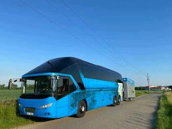 bus modrý