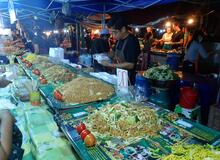 Thajsko - noční trh v Chiang Mai