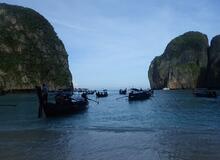 Přijíždí turisté na Maya Bay