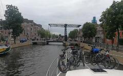holandsko-prujezd-mestem